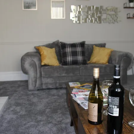 The Hampton Beautiful 3 Bedroom House With Conservatory & Garden Holiday home *