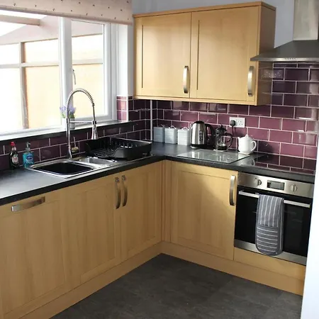 Holiday home The Hampton Beautiful 3 Bedroom House With Conservatory & Garden *