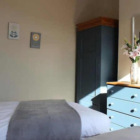 The Hampton Beautiful 3 Bedroom House With Conservatory & Garden * Scarborough