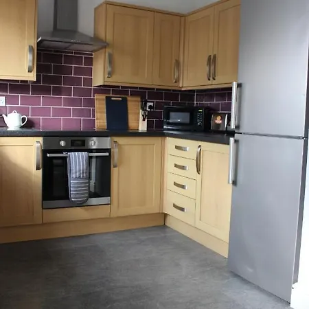 The Hampton Beautiful 3 Bedroom House With Conservatory & Garden