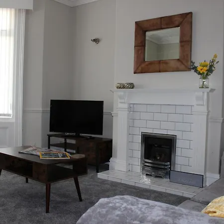 Holiday home The Hampton Beautiful 3 Bedroom House With Conservatory & Garden *