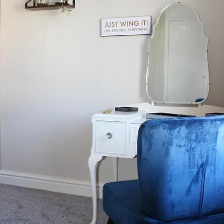 別荘 The Hampton Beautiful 3 Bedroom House With Conservatory & Garden