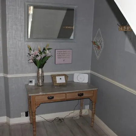 The Hampton Beautiful 3 Bedroom House With Conservatory & Garden