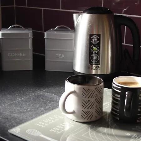 The Hampton Beautiful 3 Bedroom House With Conservatory & Garden Nyaraló