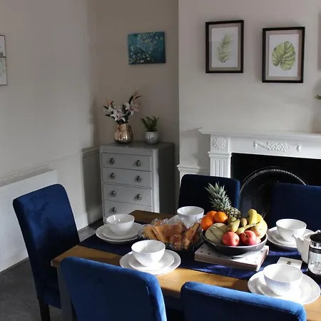 度假居 The Hampton Beautiful 3 Bedroom House With Conservatory & Garden *