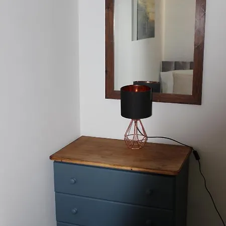 The Hampton Beautiful 3 Bedroom House With Conservatory & Garden