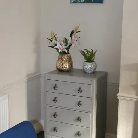 The Hampton Beautiful 3 Bedroom House With Conservatory & Garden *