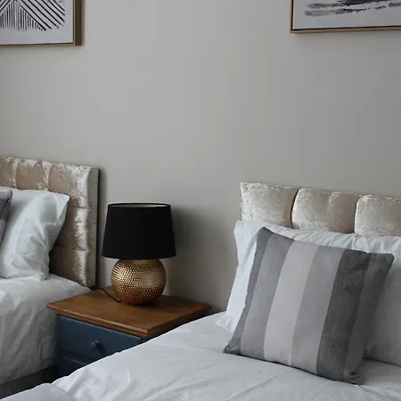 度假居 The Hampton Beautiful 3 Bedroom House With Conservatory & Garden *