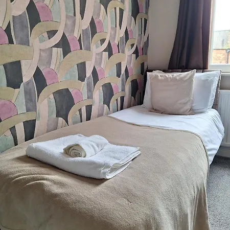 The Hampton Beautiful 3 Bedroom House With Conservatory & Garden Scarborough