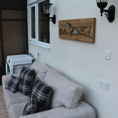 The Hampton Beautiful 3 Bedroom House With Conservatory & Garden Scarborough