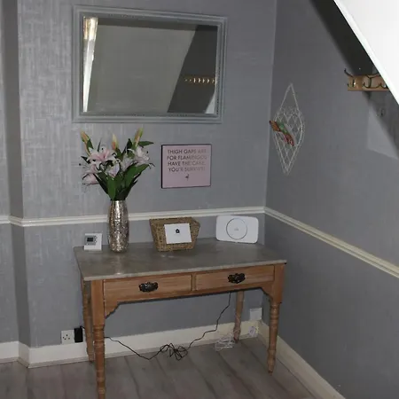 The Hampton Beautiful 3 Bedroom House With Conservatory & Garden *