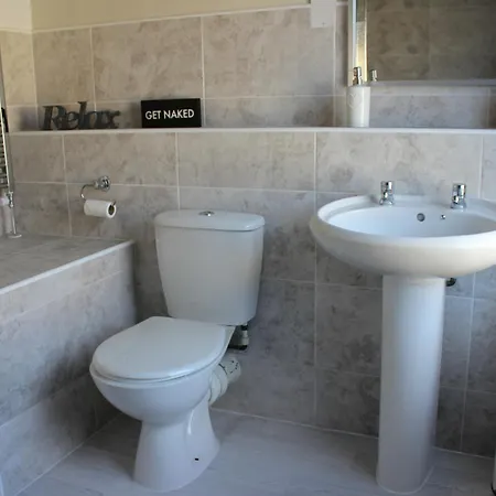 The Hampton Beautiful 3 Bedroom House With Conservatory & Garden Prázdninový dům *