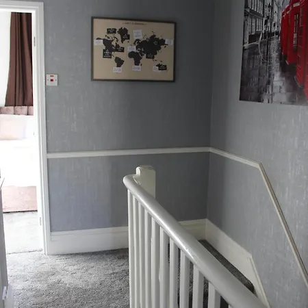 The Hampton Beautiful 3 Bedroom House With Conservatory & Garden Scarborough