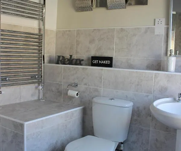 The Hampton Beautiful 3 Bedroom House With Conservatory & Garden Holiday home