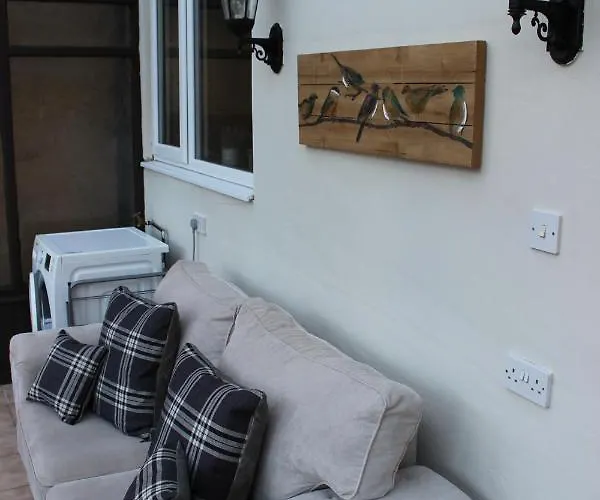 The Hampton Beautiful 3 Bedroom House With Conservatory & Garden * Scarborough