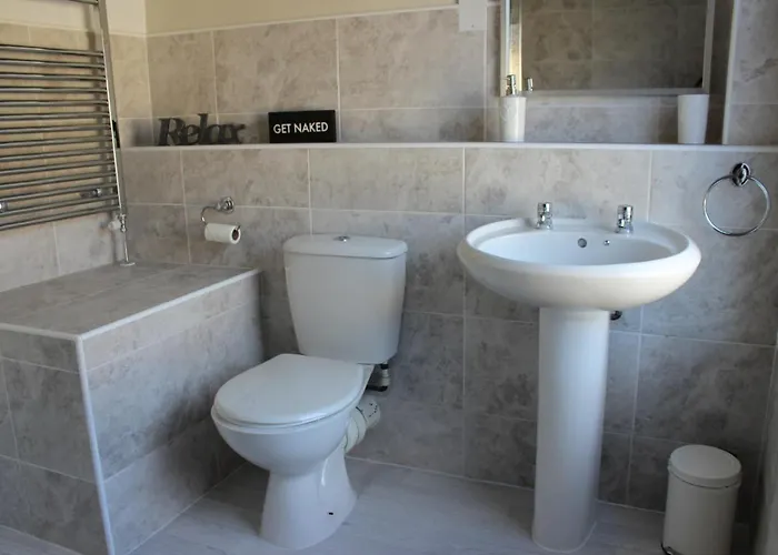 The Hampton Beautiful 3 Bedroom House With Conservatory & Garden Scarborough