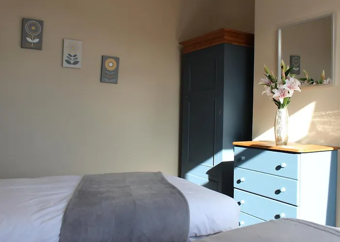 The Hampton Beautiful 3 Bedroom House With Conservatory & Garden * Scarborough