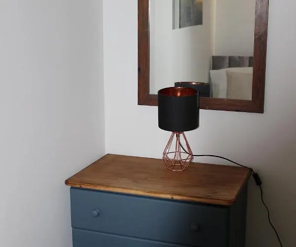 The Hampton Beautiful 3 Bedroom House With Conservatory & Garden