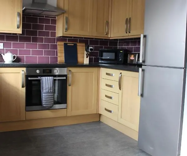 The Hampton Beautiful 3 Bedroom House With Conservatory & Garden