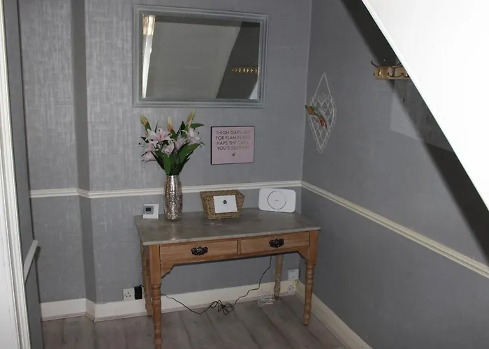 The Hampton Beautiful 3 Bedroom House With Conservatory & Garden