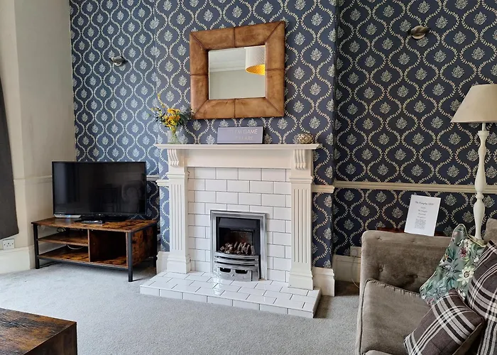 The Hampton Beautiful 3 Bedroom House With Conservatory & Garden * Scarborough