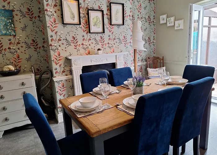 Holiday home The Hampton Beautiful 3 Bedroom House With Conservatory & Garden *