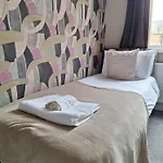 The Hampton Beautiful 3 Bedroom House With Conservatory & Garden Scarborough