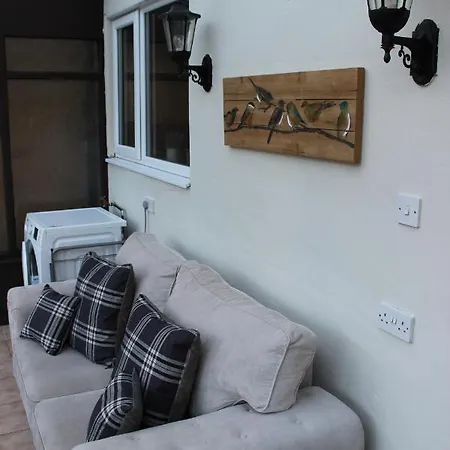 The Hampton Beautiful 3 Bedroom House With Conservatory & Garden * Scarborough