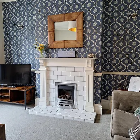 The Hampton Beautiful 3 Bedroom House With Conservatory & Garden * Scarborough